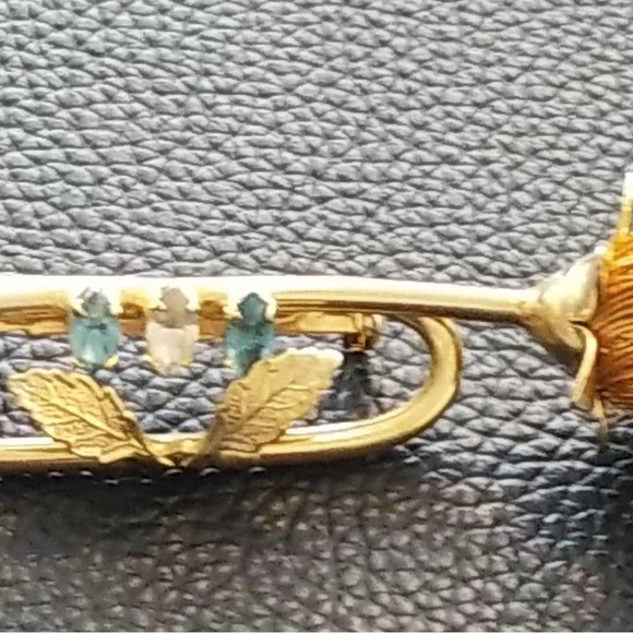 Kramer of New York Trumpet Coronet Brooch Pin Faux Pearl & Prong Set Stones - Picture 4 of 13